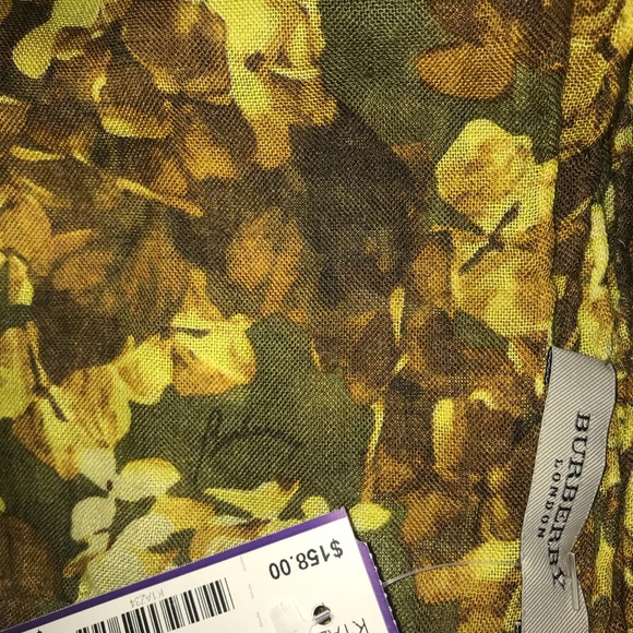 NEW Burberry London Scarf NEVER WORN - Picture 2 of 3